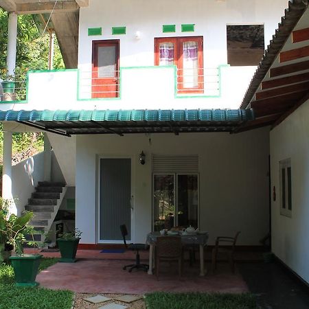 Little Mount Guest House Mirissa Esterno foto