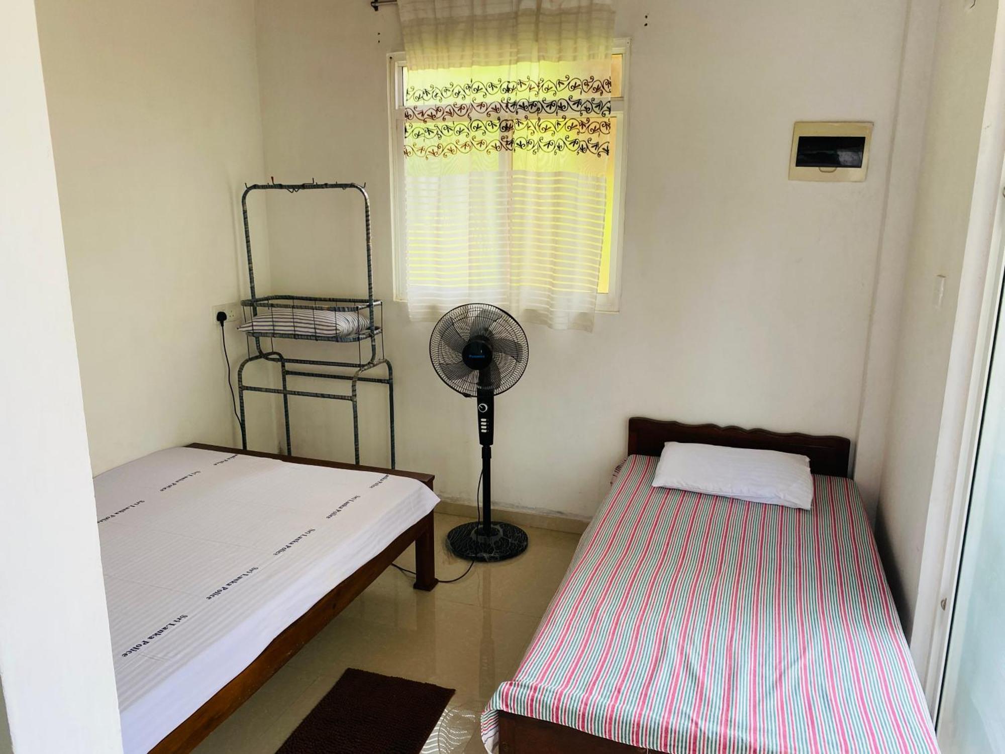 Little Mount Guest House Mirissa Esterno foto