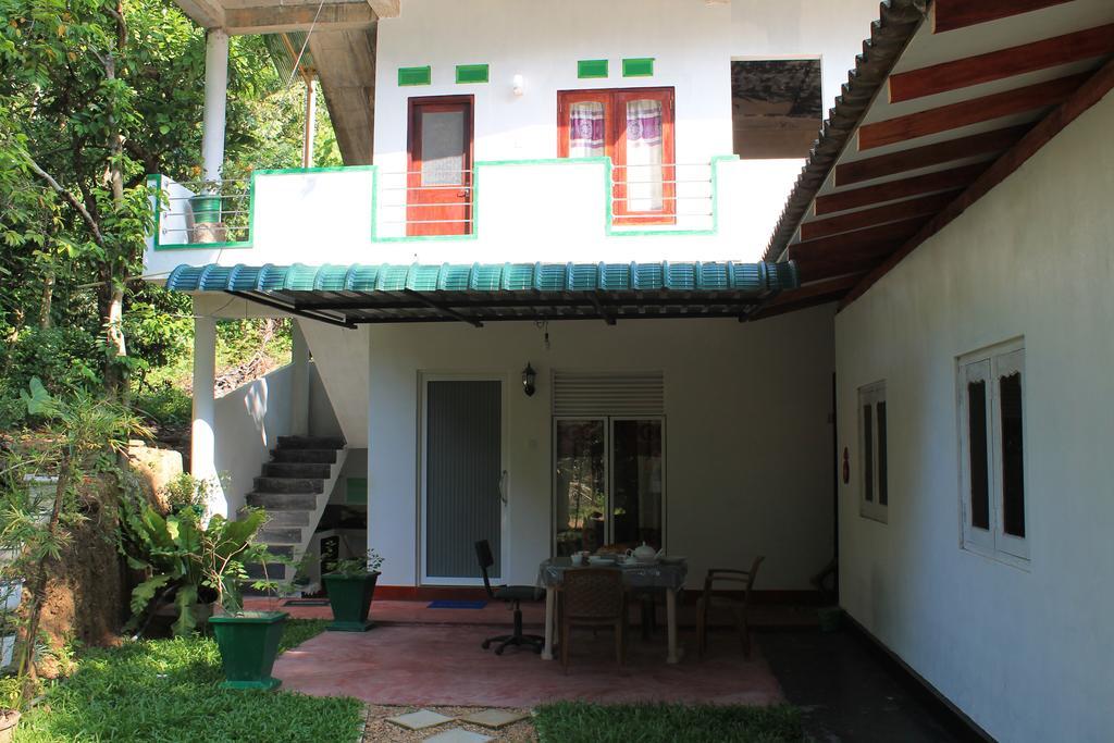 Little Mount Guest House Mirissa Esterno foto